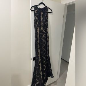 One of a kind Alice + Olivia Gown Lace Black Size 4.